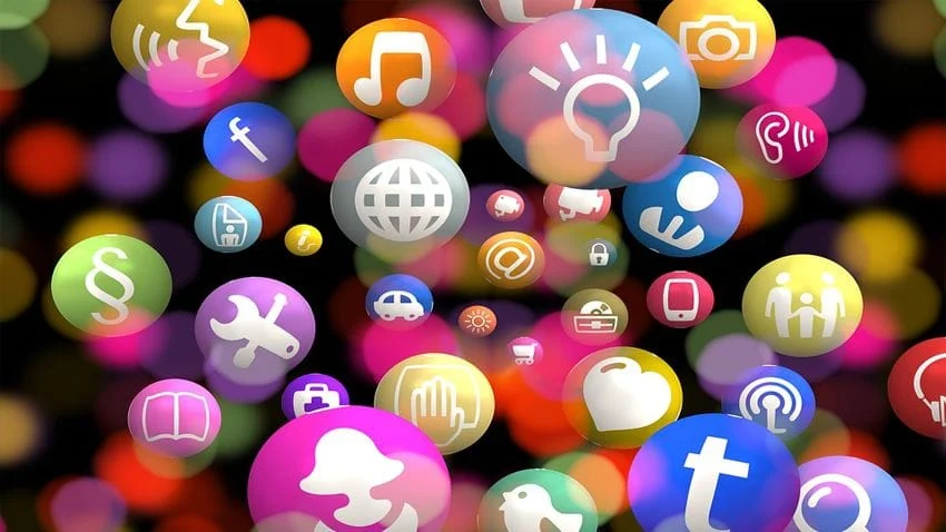 socialni medii, facebook, twitter, instagram